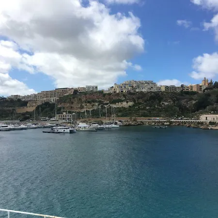 Marina Place - Penthouse Nearby Harbour דירה Mgarr